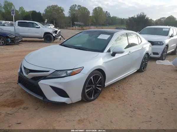 4T1B61HK5JU065368 2018 TOYOTA CAMRY - Image 2