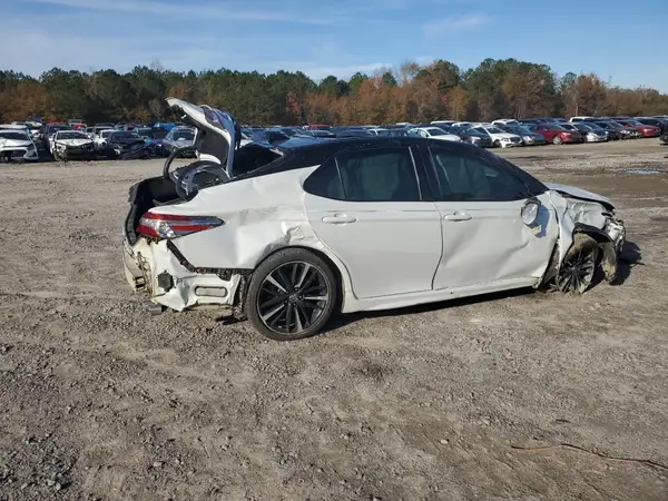 4T1B61HK5JU069355 2018 TOYOTA CAMRY - Image 2