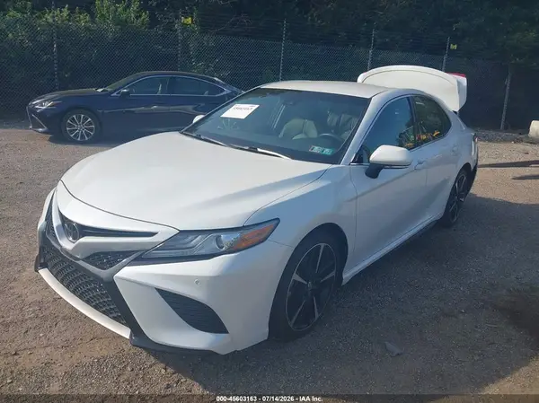 4T1B61HK5JU070232 2018 TOYOTA CAMRY - Image 2
