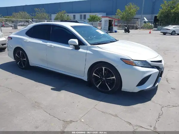 4T1B61HK5JU073292 2018 TOYOTA CAMRY - Image 1
