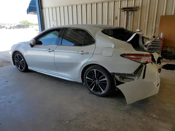 4T1B61HK5JU076192 2018 TOYOTA CAMRY - Image 2
