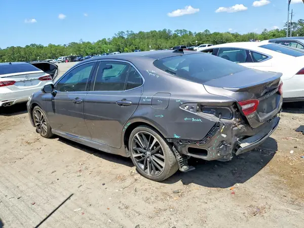 4T1B61HK5JU089640 2018 TOYOTA CAMRY - Image 2