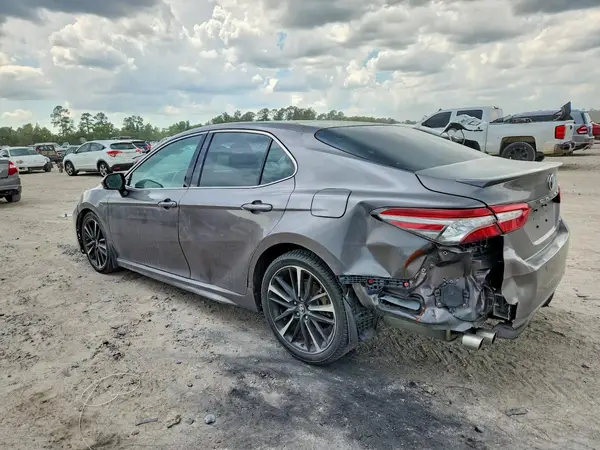 4T1B61HK5JU095311 2018 TOYOTA CAMRY - Image 2