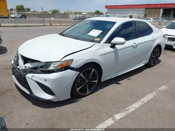 4T1B61HK5JU096670 2018 TOYOTA CAMRY - Image 2