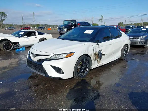 4T1B61HK5JU100183 2018 TOYOTA CAMRY - Image 2