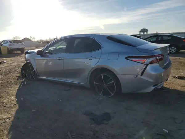 4T1B61HK5JU101334 2018 TOYOTA CAMRY - Image 2