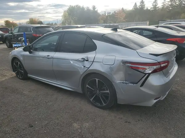 4T1B61HK5JU104489 2018 TOYOTA CAMRY - Image 2