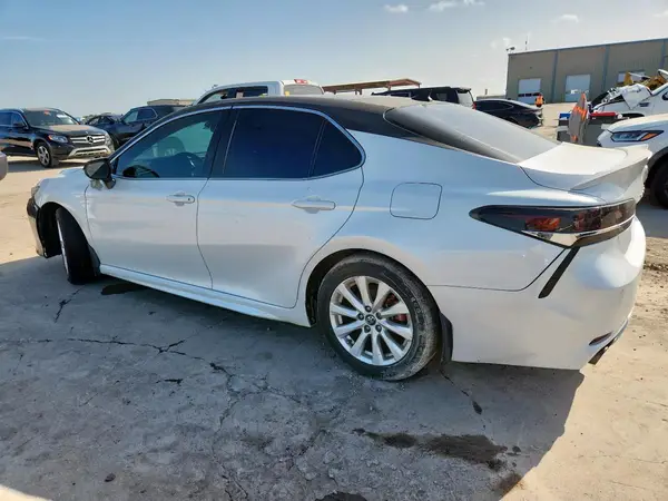4T1B61HK5JU107666 2018 TOYOTA CAMRY - Image 2