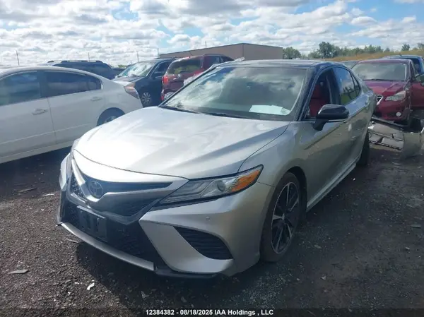 4T1B61HK5JU108574 2018 TOYOTA CAMRY - Image 2