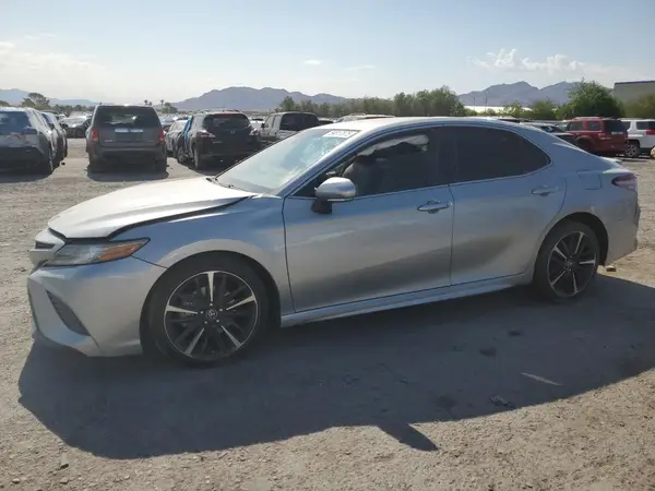 4T1B61HK5JU113063 2018 TOYOTA CAMRY - Image 1