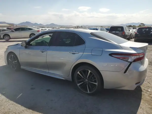 4T1B61HK5JU113063 2018 TOYOTA CAMRY - Image 2