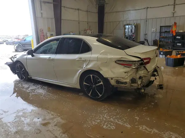4T1B61HK5JU113158 2018 TOYOTA CAMRY - Image 2