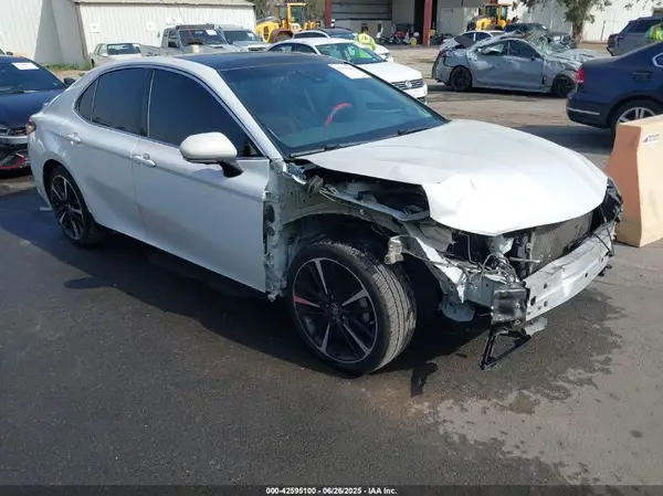 4T1B61HK5JU118893 2018 TOYOTA CAMRY - Image 1