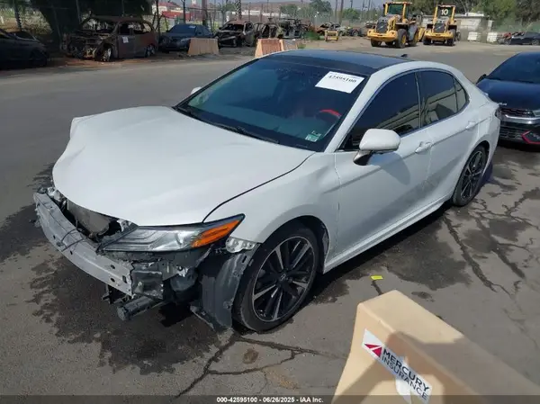 4T1B61HK5JU118893 2018 TOYOTA CAMRY - Image 2