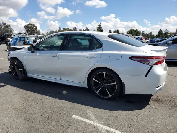 4T1B61HK5JU123723 2018 TOYOTA CAMRY - Image 2
