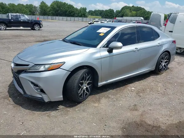 4T1B61HK5JU130140 2018 TOYOTA CAMRY - Image 2
