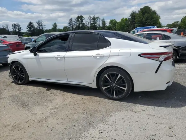 4T1B61HK5JU132244 2018 TOYOTA CAMRY - Image 2