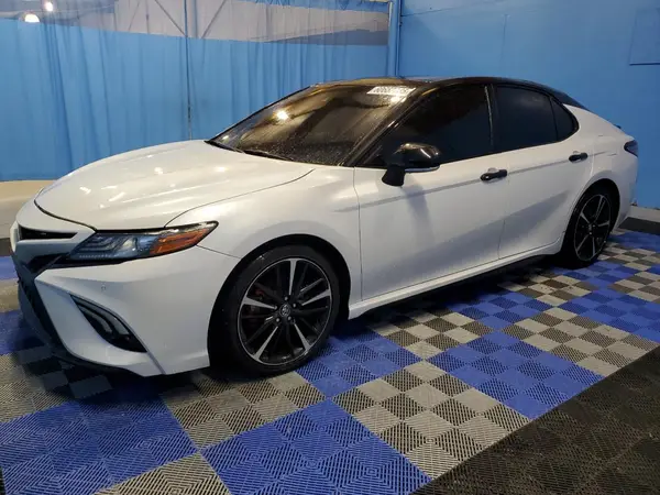 4T1B61HK5JU141798 2018 TOYOTA CAMRY - Image 1
