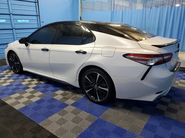 4T1B61HK5JU141798 2018 TOYOTA CAMRY - Image 2