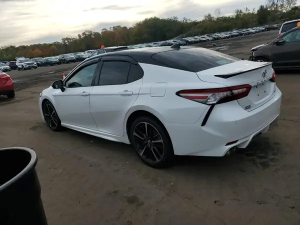 4T1B61HK5JU144085 2018 TOYOTA CAMRY - Image 2