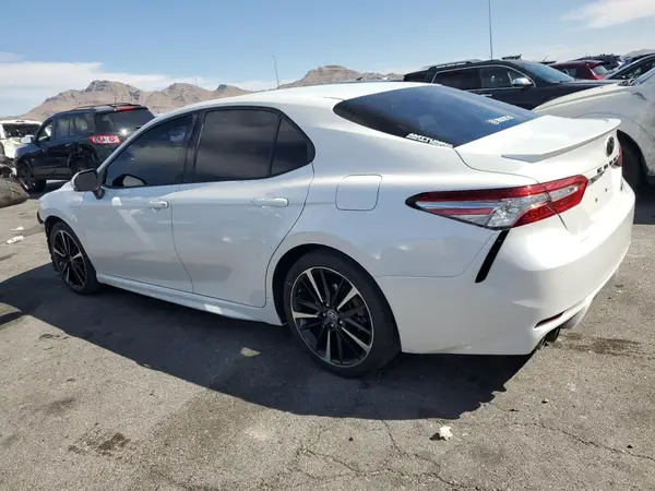 4T1B61HK5JU147486 2018 TOYOTA CAMRY - Image 2