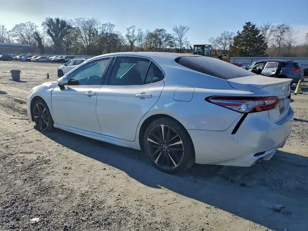 4T1B61HK5JU148525 2018 TOYOTA CAMRY - Image 2
