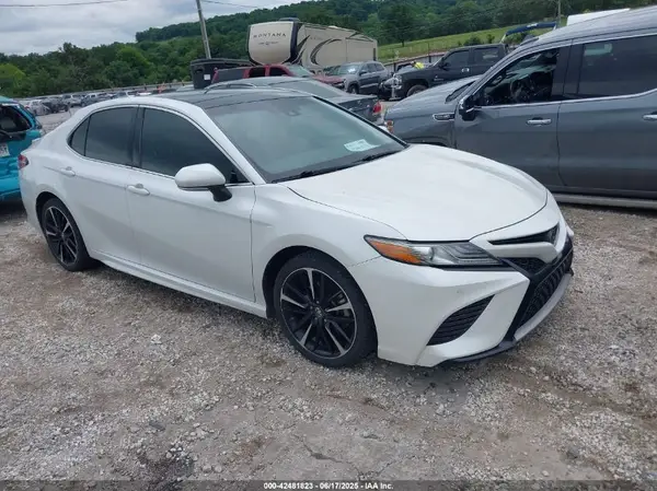 4T1B61HK5JU150582 2018 TOYOTA CAMRY - Image 1