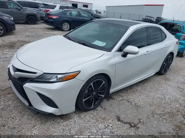 4T1B61HK5JU150582 2018 TOYOTA CAMRY - Image 2
