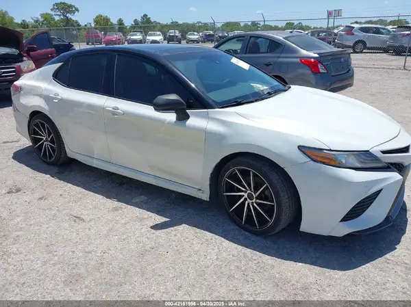 4T1B61HK5JU156057 2018 TOYOTA CAMRY - Image 1