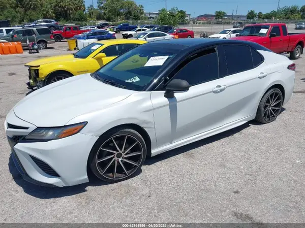 4T1B61HK5JU156057 2018 TOYOTA CAMRY - Image 2