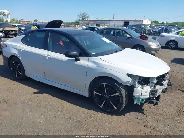 4T1B61HK5JU157242 2018 TOYOTA CAMRY - Image 1