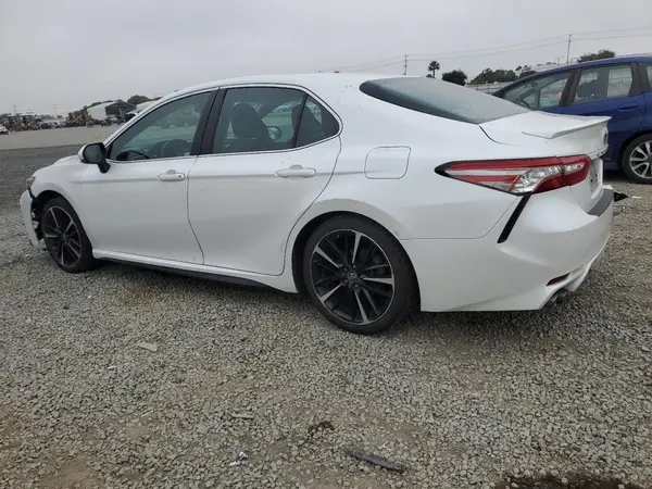 4T1B61HK5JU159217 2018 TOYOTA CAMRY - Image 2