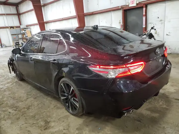 4T1B61HK5JU159475 2018 TOYOTA CAMRY - Image 2