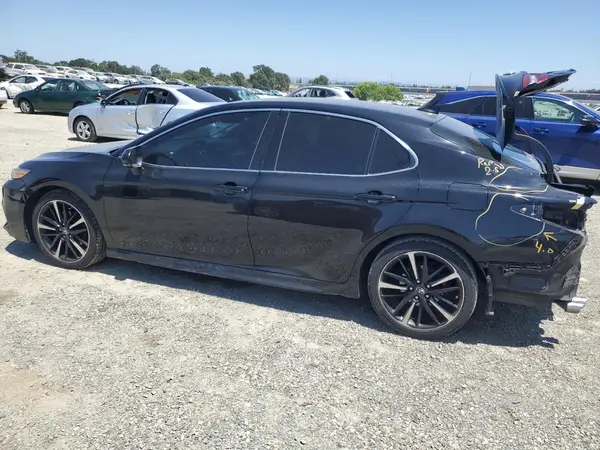 4T1B61HK5JU523409 2018 TOYOTA CAMRY - Image 2