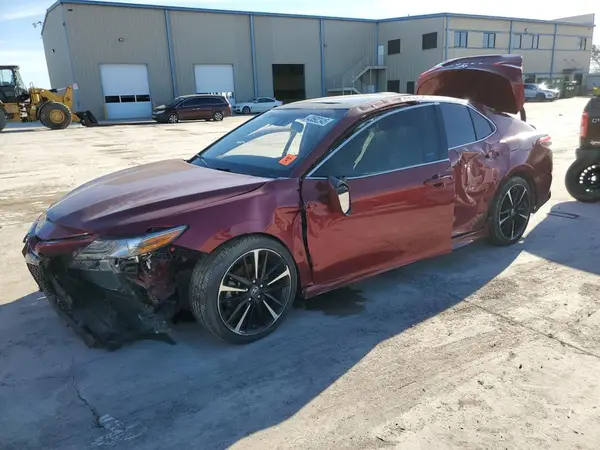 4T1B61HK5JU563649 2018 TOYOTA CAMRY - Image 1