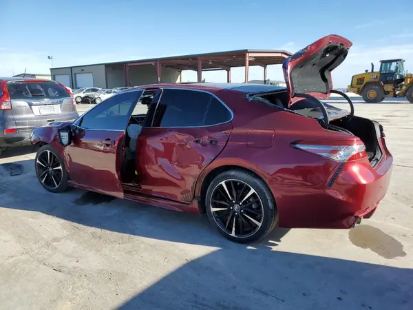 4T1B61HK5JU563649 2018 TOYOTA CAMRY - Image 2