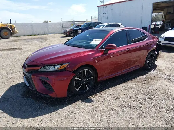 4T1B61HK5JU566938 2018 TOYOTA CAMRY - Image 2