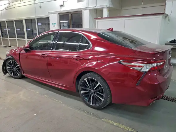 4T1B61HK5JU661337 2018 TOYOTA CAMRY - Image 2