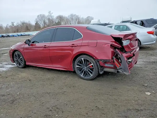 4T1B61HK5JU674718 2018 TOYOTA CAMRY - Image 2