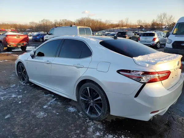 4T1B61HK5KU733994 2019 TOYOTA CAMRY - Image 2