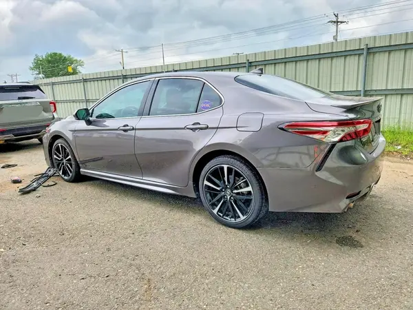 4T1B61HK5KU748298 2019 TOYOTA CAMRY - Image 2