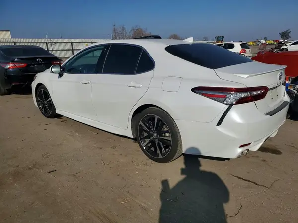 4T1B61HK5KU821735 2019 TOYOTA CAMRY - Image 2