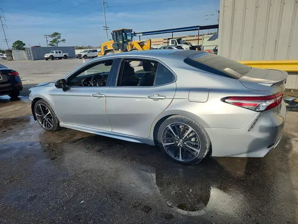 4T1B61HK6JU003753 2018 TOYOTA CAMRY - Image 2