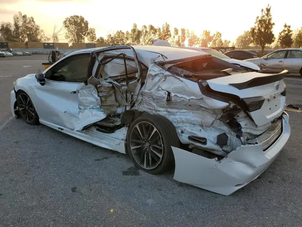 4T1B61HK6JU004661 2018 TOYOTA CAMRY - Image 2