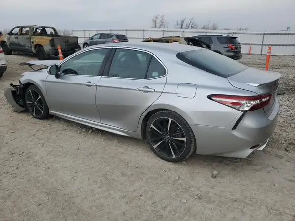 4T1B61HK6JU011433 2018 TOYOTA CAMRY - Image 2