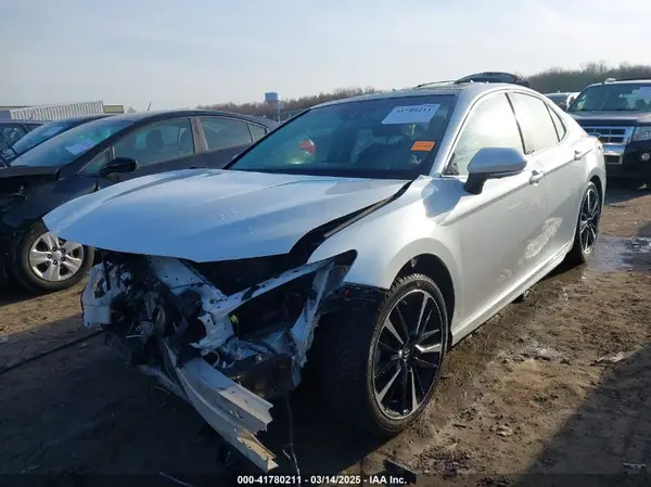 4T1B61HK6JU011822 2018 TOYOTA CAMRY - Image 2