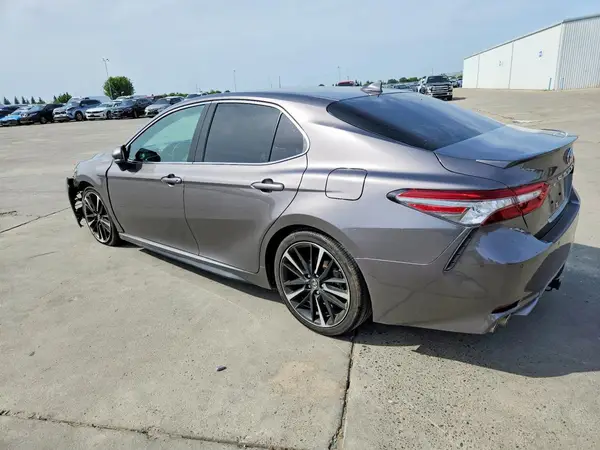 4T1B61HK6JU020634 2018 TOYOTA CAMRY - Image 2