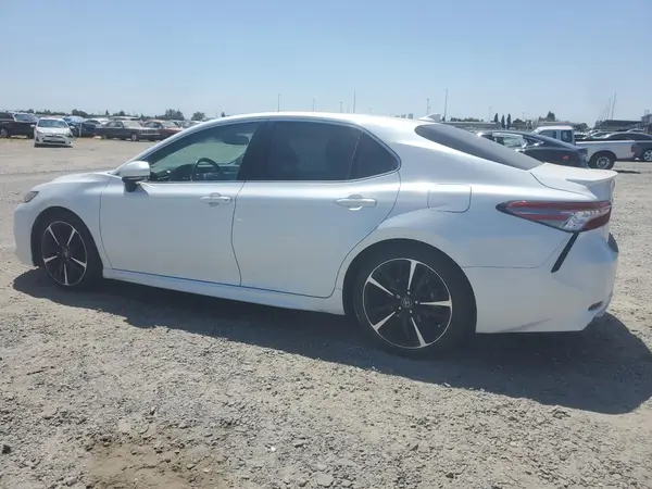 4T1B61HK6JU038244 2018 TOYOTA CAMRY - Image 2