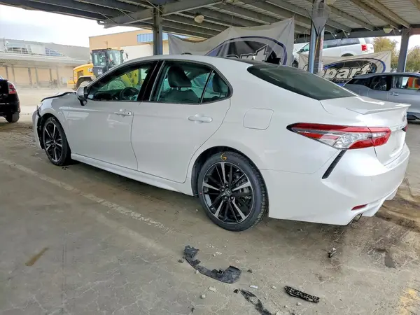 4T1B61HK6JU042682 2018 TOYOTA CAMRY - Image 2