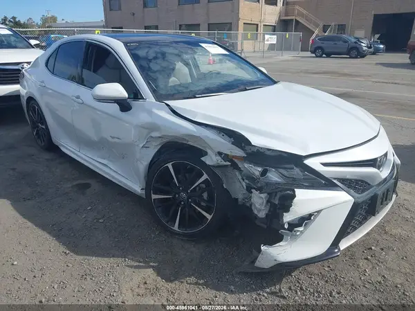 4T1B61HK6JU048255 2018 TOYOTA CAMRY - Image 1